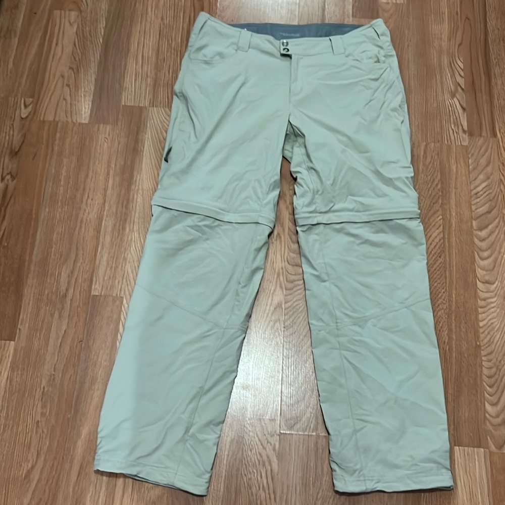Columbia Convertible Zip-Off Hiking Pants in Light Beige